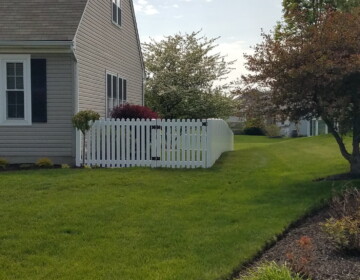 PolyVinyl White Vinyl Picket Fence PolyVinyl White Vinyl Picket Fence